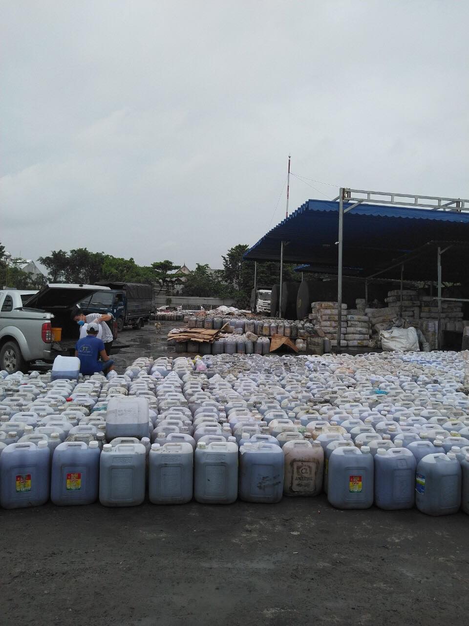 Dầu Được Thu Gom Về Kho Dầu Được Thu Gom Về Kho