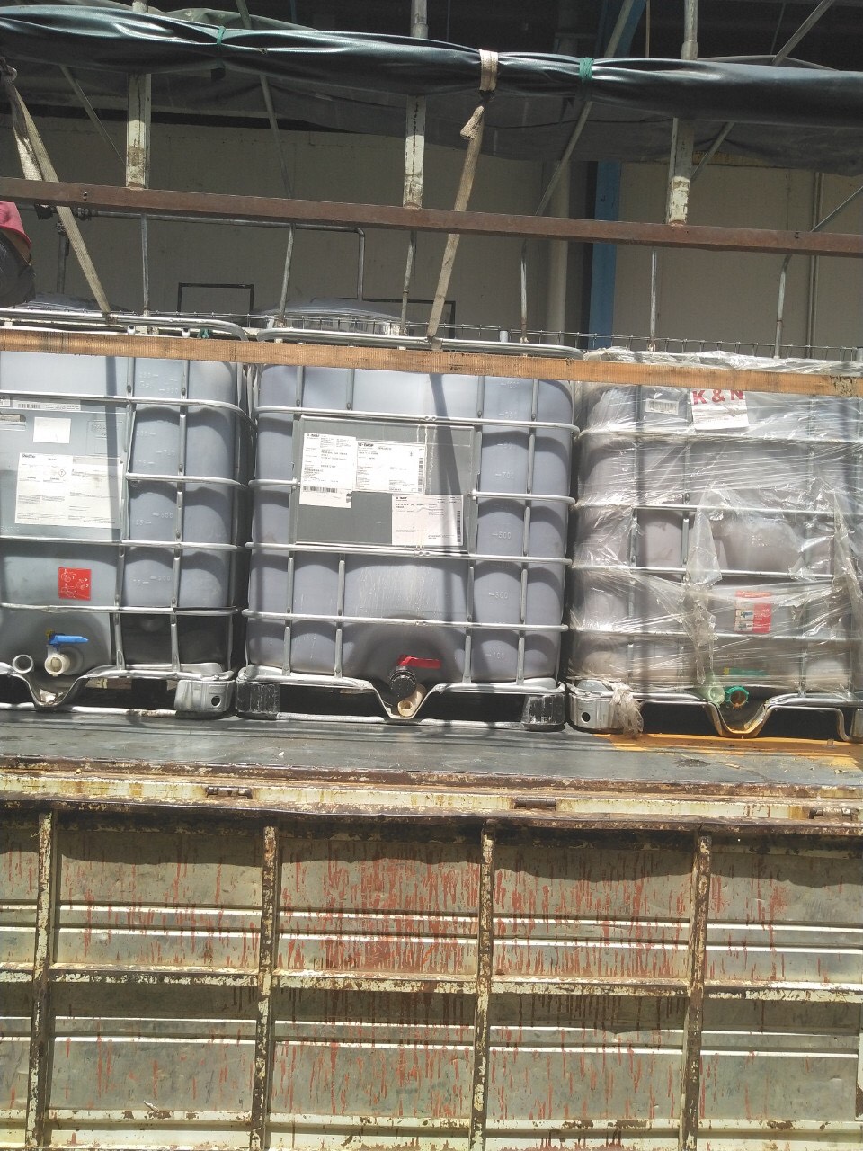 Dầu Được Thu Gom Về Kho Dầu Được Thu Gom Về Kho